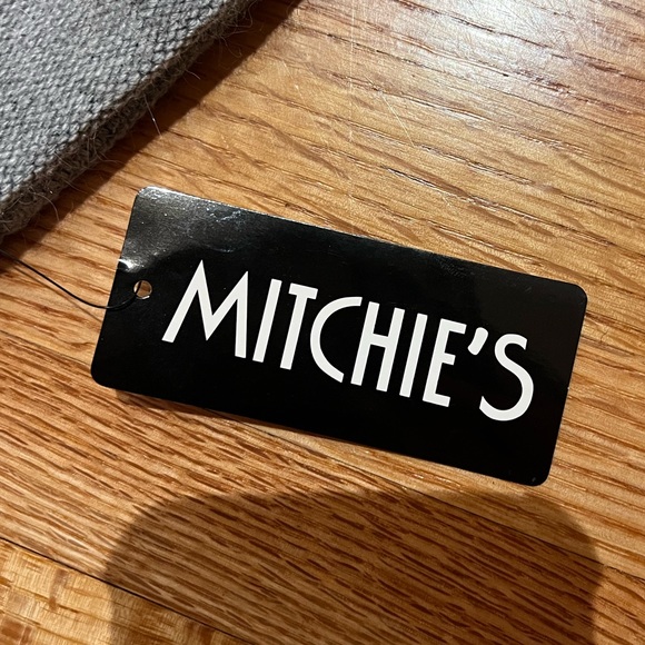 Mitchie’s women’s winter ski hat with real fox fur. - Picture 5 of 6